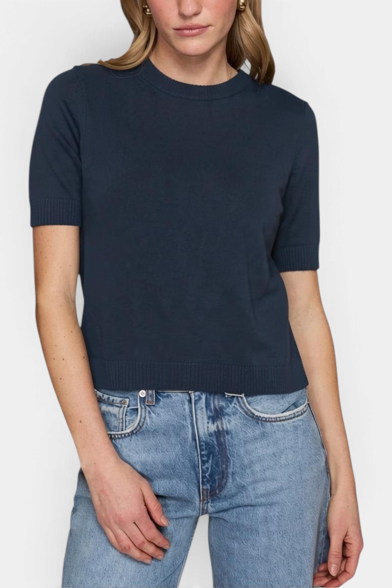 The Copper Shed Autum Cashmere navy short sleeve cropped crew neck sweater with ribbed trim worn with blue jeans