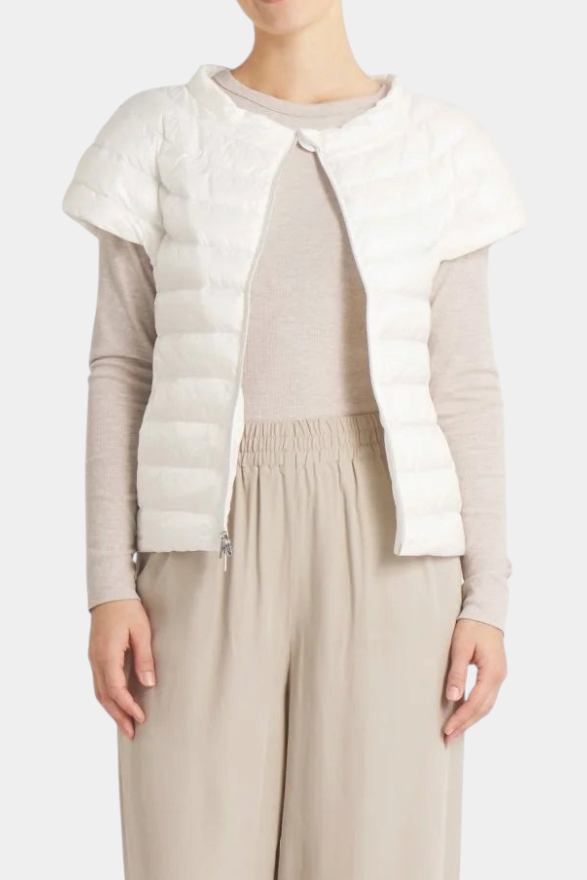 The Copper Shed St Ives white down vest with quarter sleeves, featuring a premium 2-way zipper and packable design.