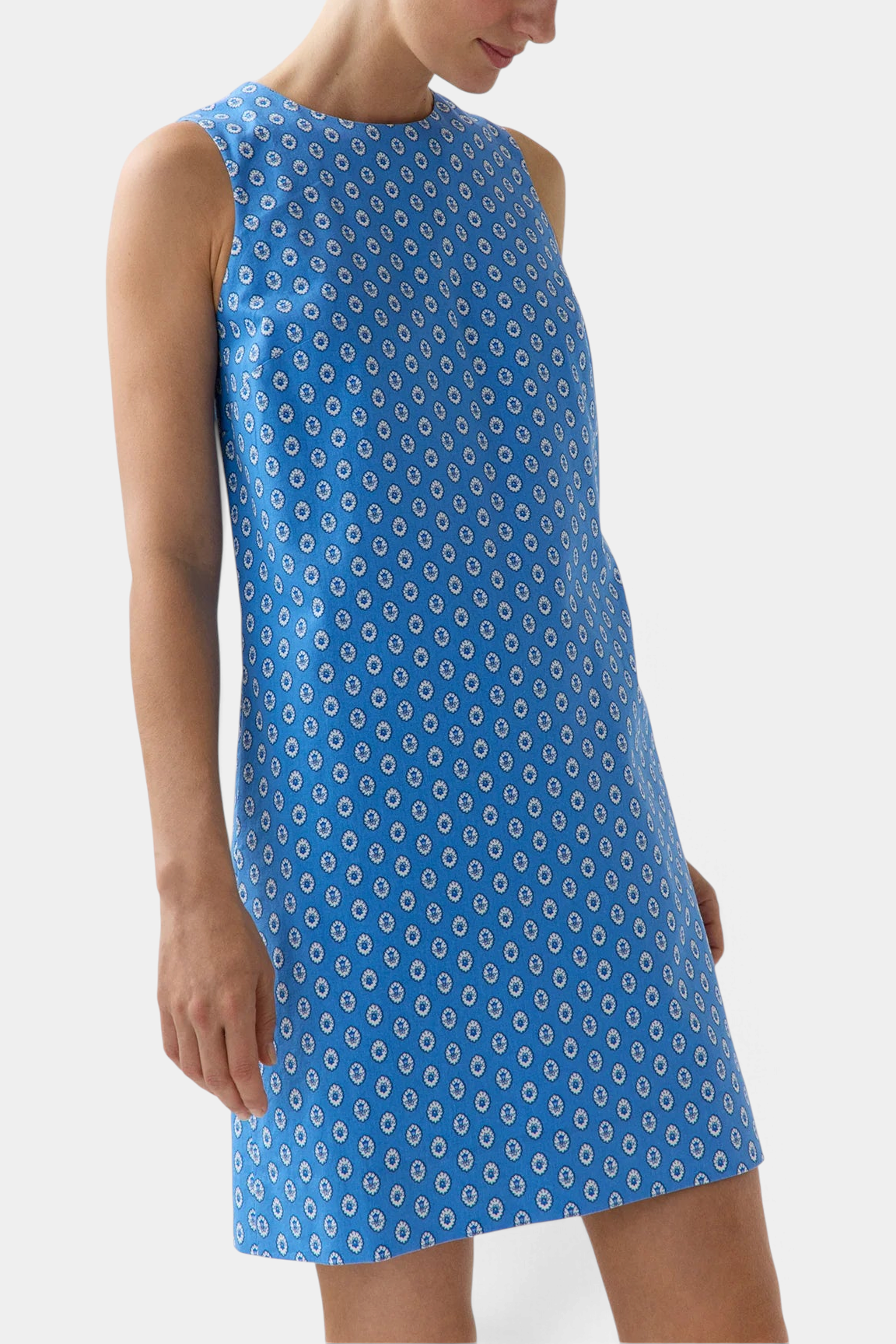 The Copper Shed Susy shift dress in blue cotton poplin with a white floral print and 1960s A-line silhouette.