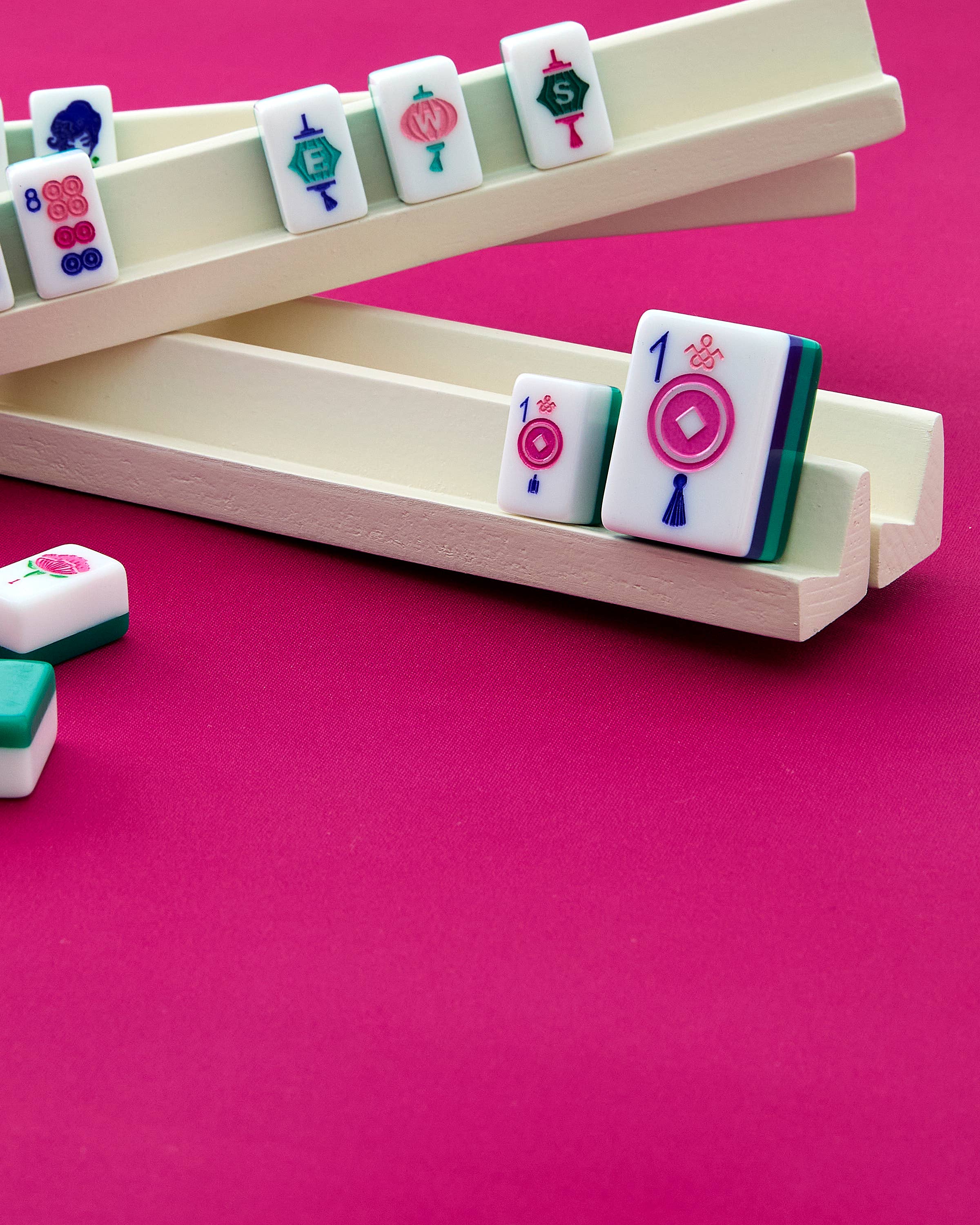 Wooden麻将 board with tiles on a pink background