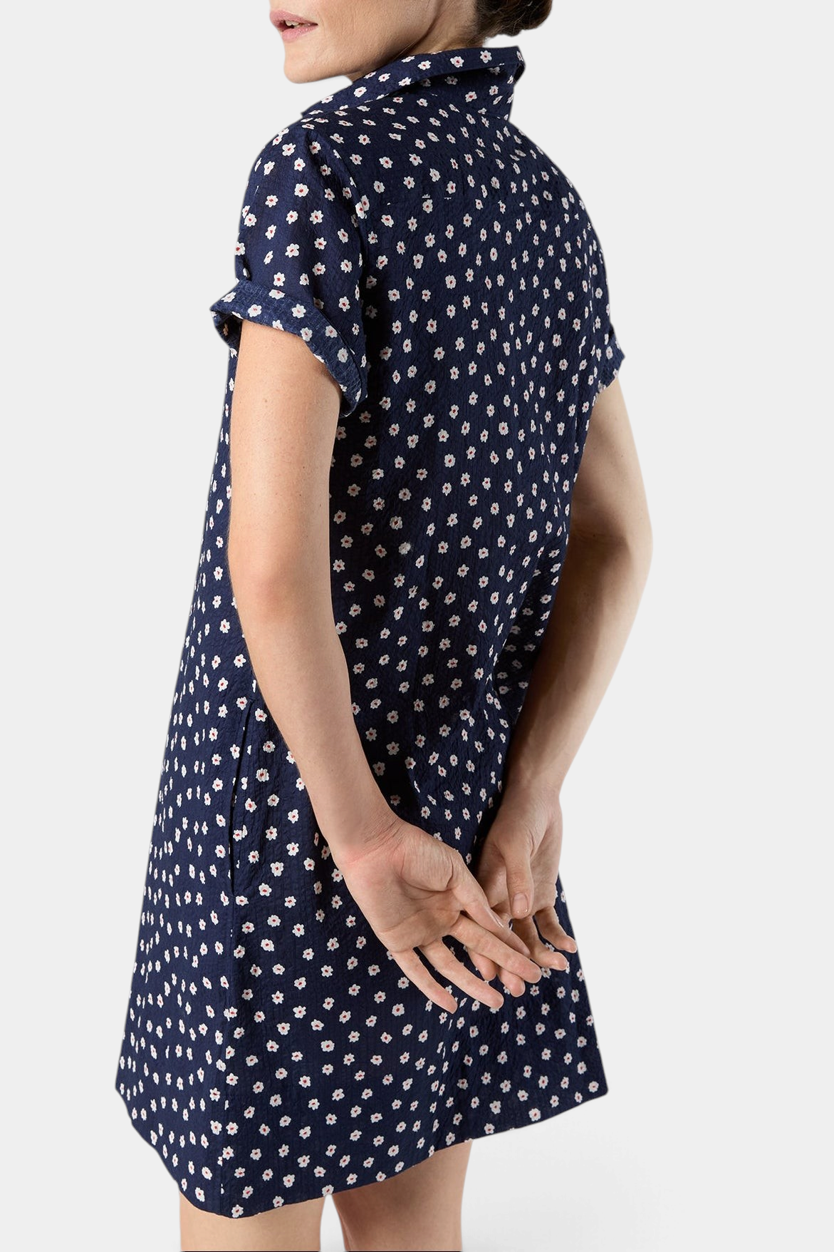 The Copper Shed short-sleeved popover shirtdress in navy blue crinkle cotton with a white daisy floral print