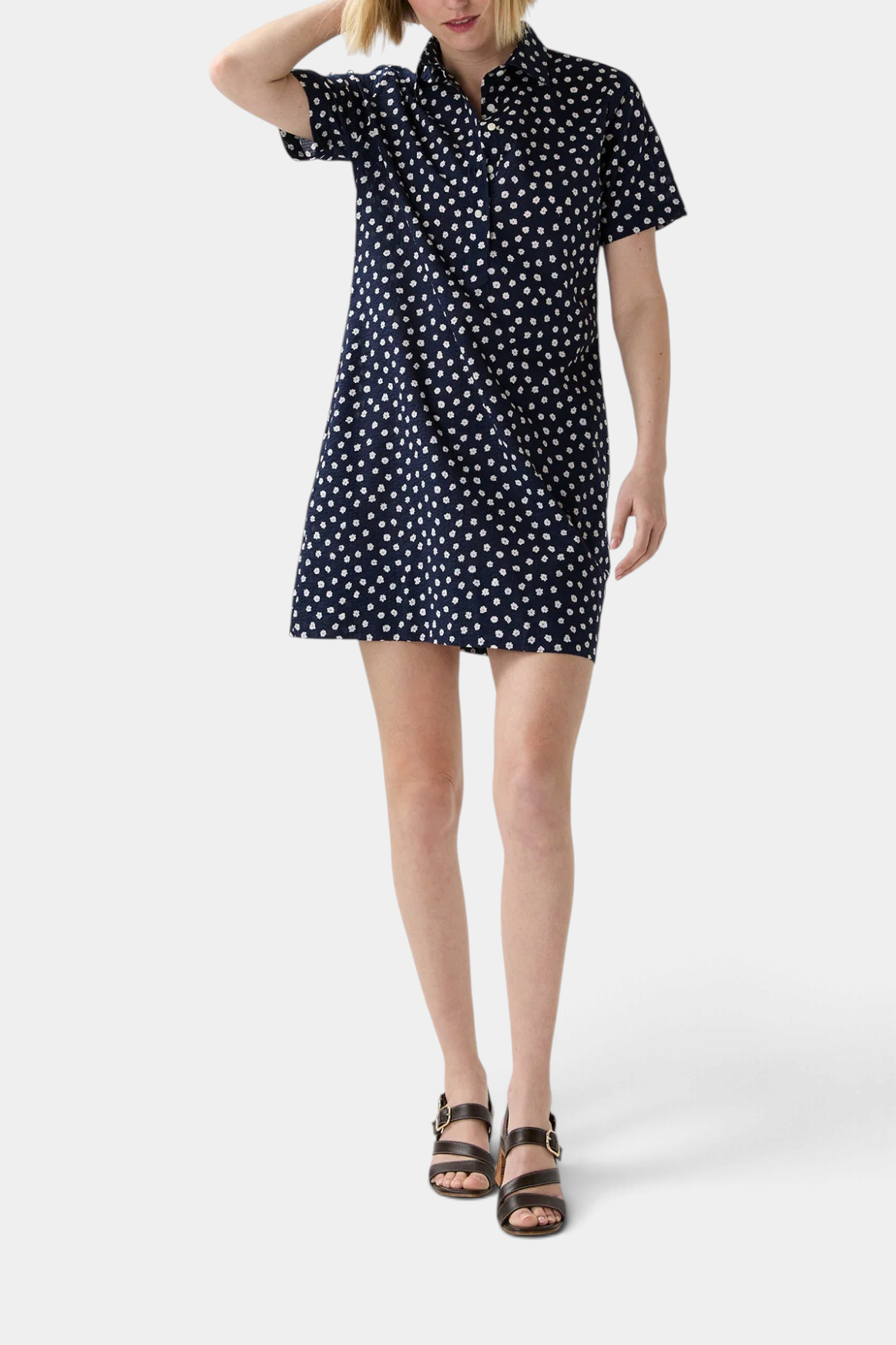 The Copper Shed short-sleeved popover shirtdress in navy blue crinkle cotton with a white daisy floral print.