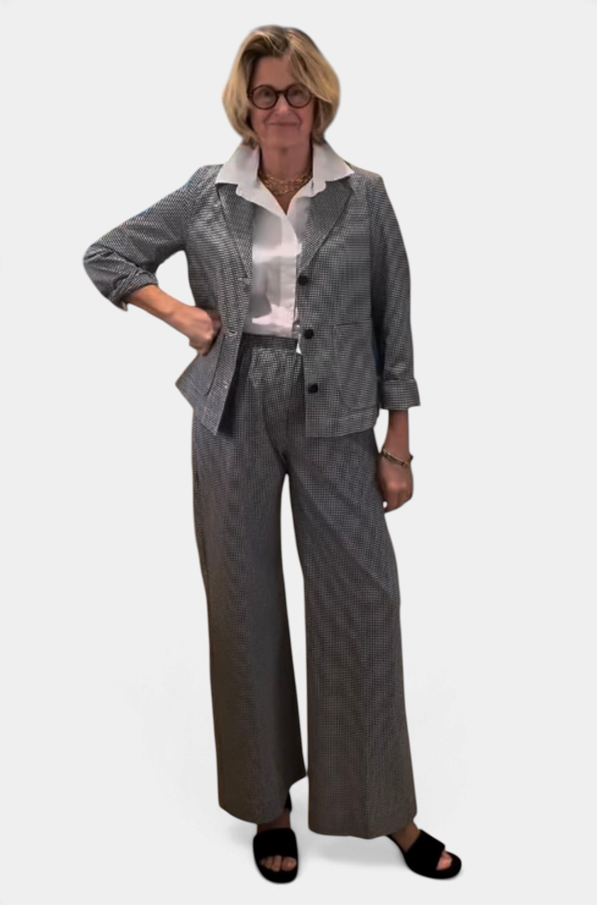 The Copper Shed Vizir jacket in a grey houndstooth pattern with a three-button placket and front patch pockets.